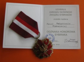 Odznaka Honorowego Sybiraka dla dyrektora MBP - Małgorzaty Piekarskiej