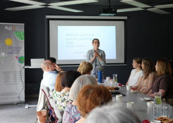 Dla Bibliotekarzy: Statystyki, wyzwania, dialog i dobrostan